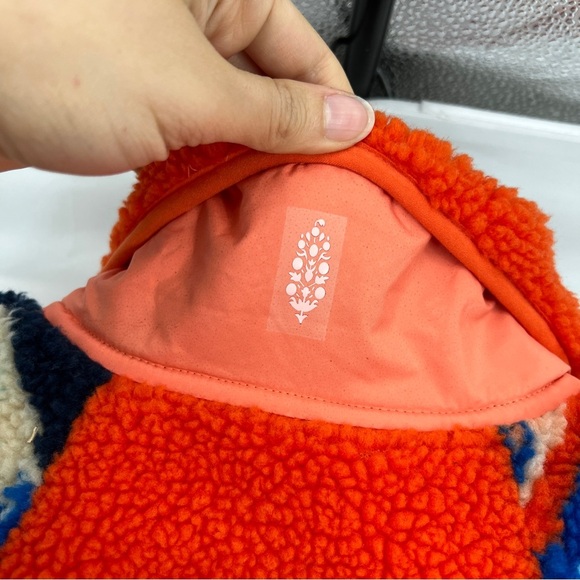 Free People Geometric Orange Hit The Slopes Pullover Quarter Snap Sherpa XS - Picture 5 of 9